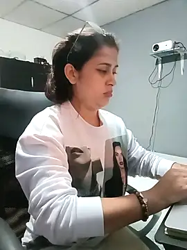 Snapshot of Latina_sexy1 chatting on 02.21.25 Latina sexy1 online show from 02.21.25