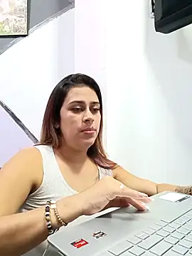 Snapshot of Latina_sexy1 chatting on 03.21.25 Latina sexy1 online show from 03.21.25