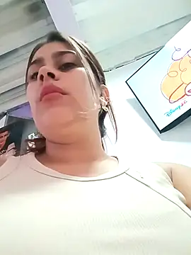 Snapshot of Latina_sexy1 chatting on 10.08.25 Latina sexy1 online show from 10.08.25