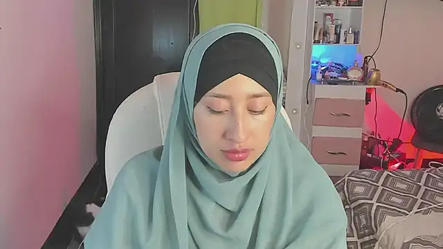 Snapshot of adila_anich chatting on 12.04.24 adila anich online show from 12.04.24