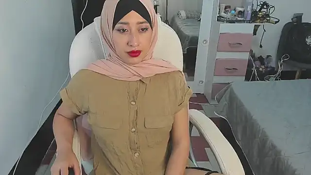Snapshot of adila_anich chatting on 12.20.24 adila anich online show from 12.20.24
