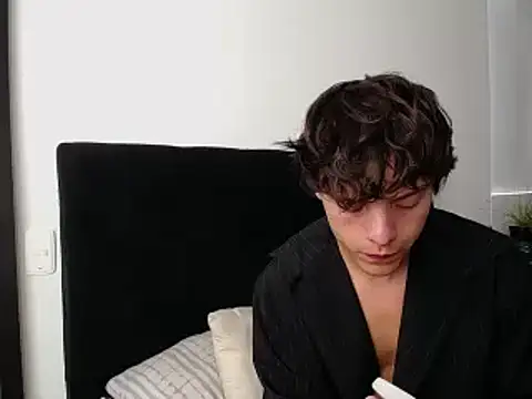 Santiago kiler online show from 12.30.24