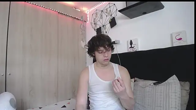 Santiago kiler online show from 04.18.26