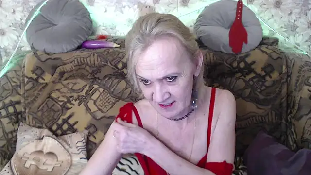 Snapshot of MissBekker chatting on 12.29.24 MissBekker online show from 12.29.24