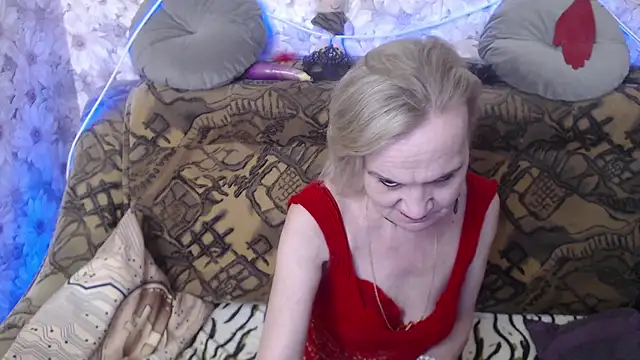 Snapshot of MissBekker chatting on 02.02.25 MissBekker online show from 02.02.25