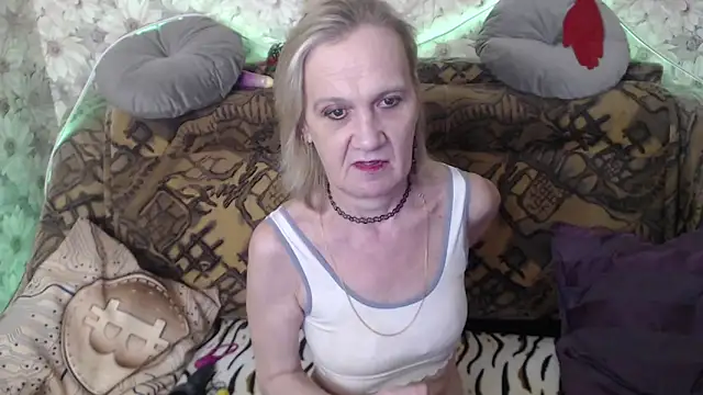 Snapshot of MissBekker chatting on 03.06.25 MissBekker online show from 03.06.25