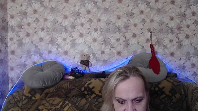 Snapshot of MissBekker chatting on 03.07.25 MissBekker online show from 03.07.25