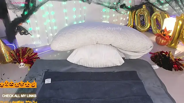 ohyesly  online show from 10.31.25