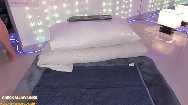 ohyesly  online show from 11.20.25