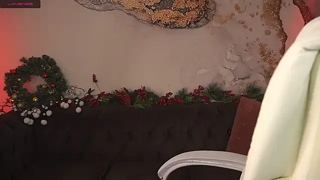 Snapshot of Daphne_Moss chatting on 12.19.24 Daphne Moss online show from 12.19.24