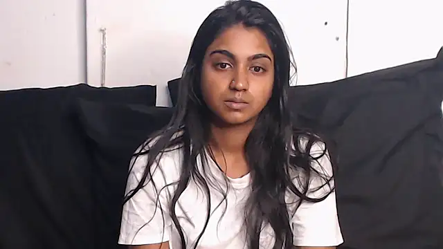 Delilah Blazee online show from 03.04.25