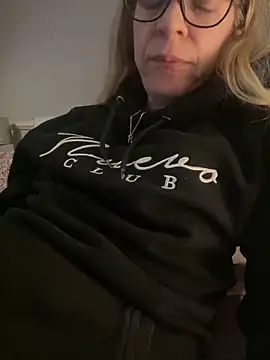 Snapshot of jayjencam chatting on 02.15.26 jayjencam online show from 02.15.26