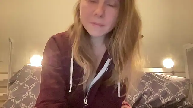 SweetLucy96 online show from 12.19.24