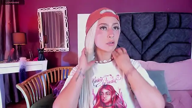 Mia-Bloom online show from 01.17.25