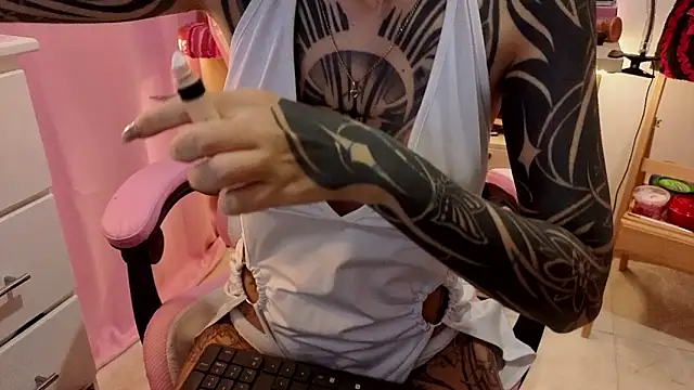 Snapshot of goddess_vee_ chatting on 04.22.26 goddess vee online show from 04.22.26