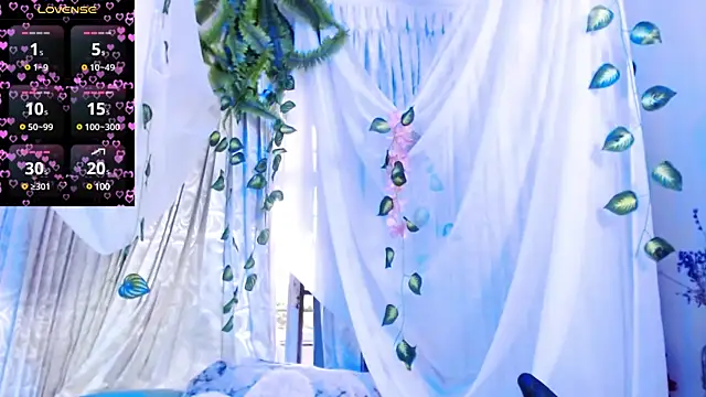 Snapshot of gatuwildhott chatting on 12.10.24 gatuwildhott online show from 12.10.24