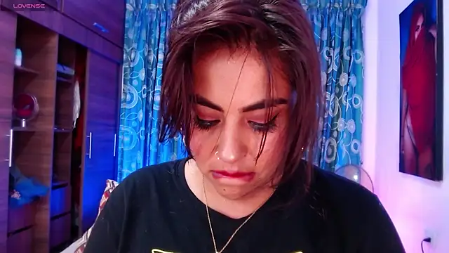 Snapshot of gatuwildhott chatting on 01.05.25 gatuwildhott online show from 01.05.25