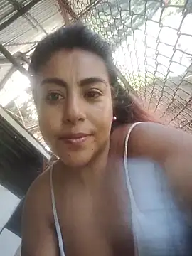 Snapshot of gatuwildhott chatting on 10.17.25 gatuwildhott online show from 10.17.25