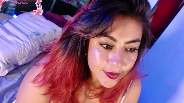 Snapshot of gatuwildhott chatting on 12.18.25 gatuwildhott online show from 12.18.25