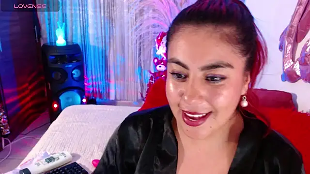 Snapshot of gatuwildhott chatting on 02.25.26 gatuwildhott online show from 02.25.26