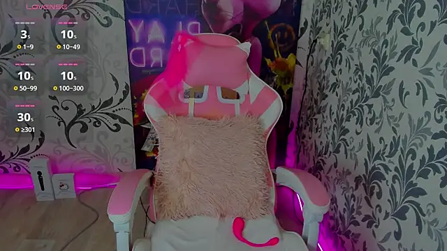 Snapshot of ArielSpell chatting on 12.27.24 ArielSpell online show from 12.27.24