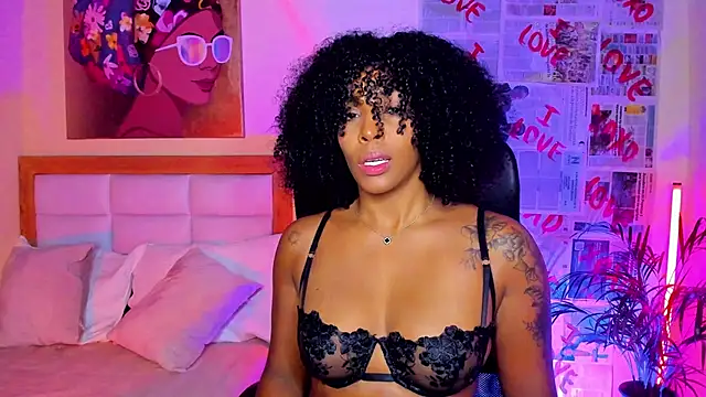 Snapshot of AitanaBrown_ chatting on 02.14.26 AitanaBrown online show from 02.14.26