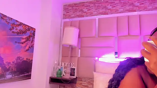 ShaniaBrownn online show from 11.21.25