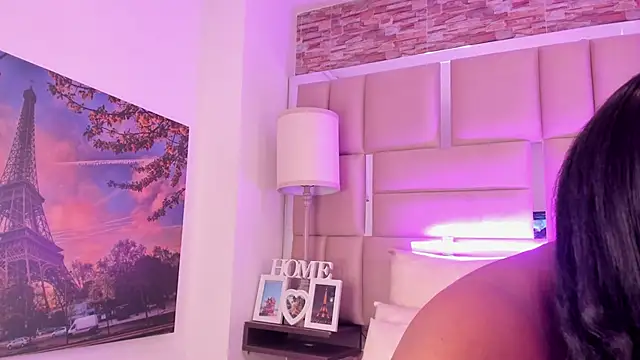 ShaniaBrownn online show from 12.19.25