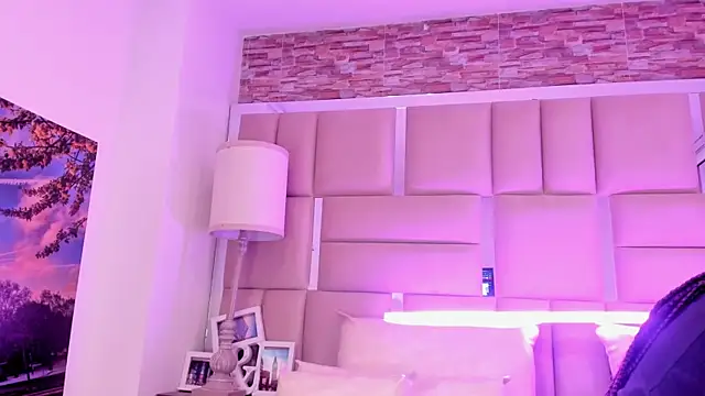 ShaniaBrownn online show from 05.22.26