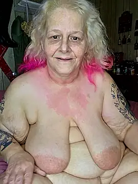 Snapshot of DavisDesires chatting on 02.19.26 DavisDesires online show from 02.19.26