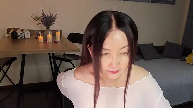 AvroraSakura online show from 10.19.25