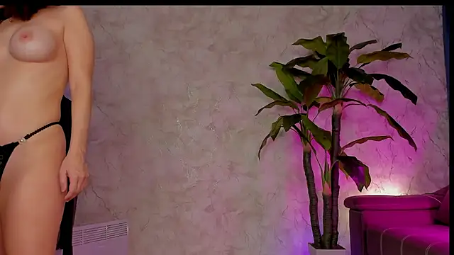 Emma7 online show from 02.17.25