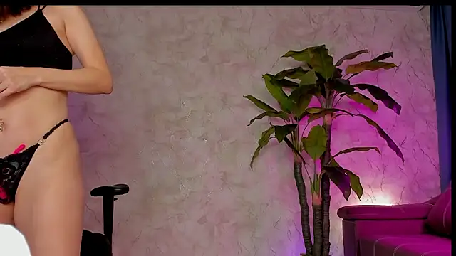 Emma7 online show from 02.21.25