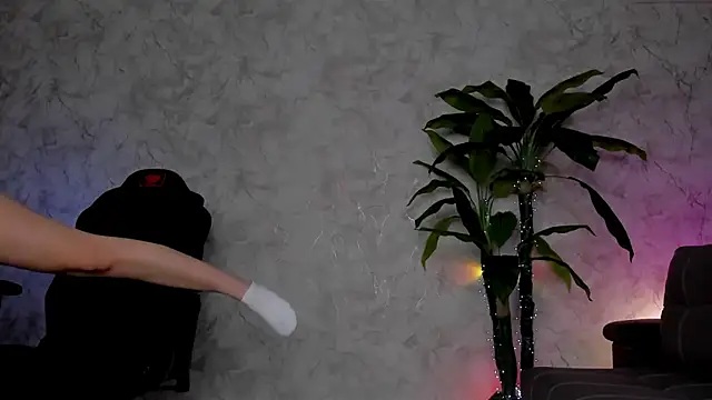 Emma7 online show from 09.15.25