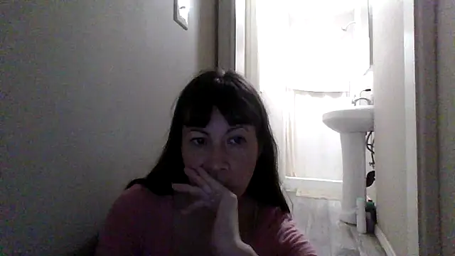 Snapshot of petitedoll29 chatting on 10.31.25 petitedoll29 online show from 10.31.25