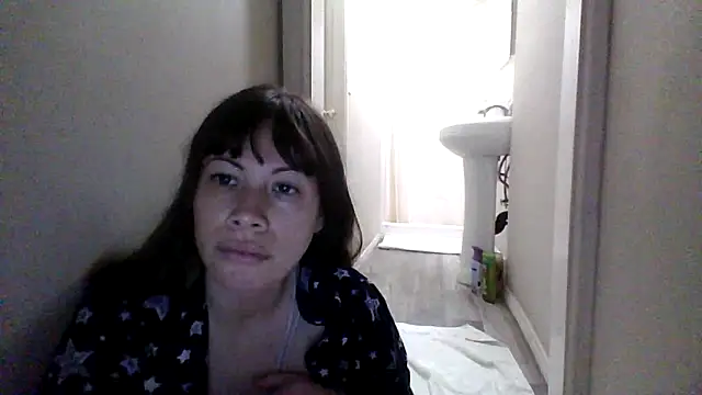 Snapshot of petitedoll29 chatting on 12.17.25 petitedoll29 online show from 12.17.25