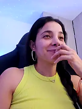 Snapshot of miaeyes chatting on 01.11.25 miaeyes online show from 01.11.25