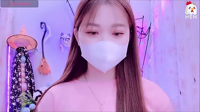 Snapshot of hen237 chatting on 10.21.25 hen237 online show from 10.21.25