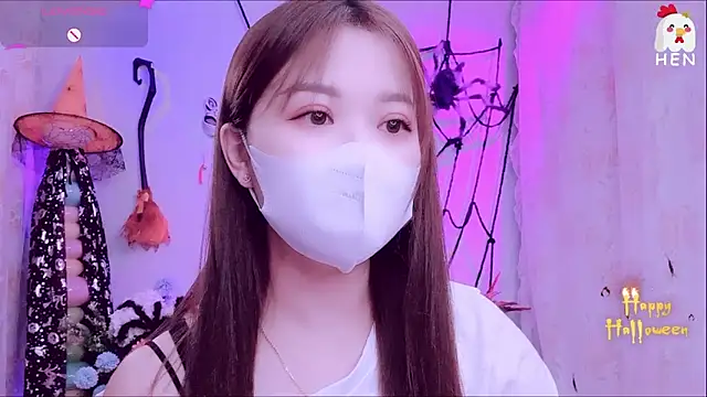 Snapshot of hen237 chatting on 10.24.25 hen237 online show from 10.24.25