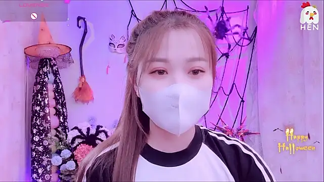 Snapshot of hen237 chatting on 10.25.25 hen237 online show from 10.25.25