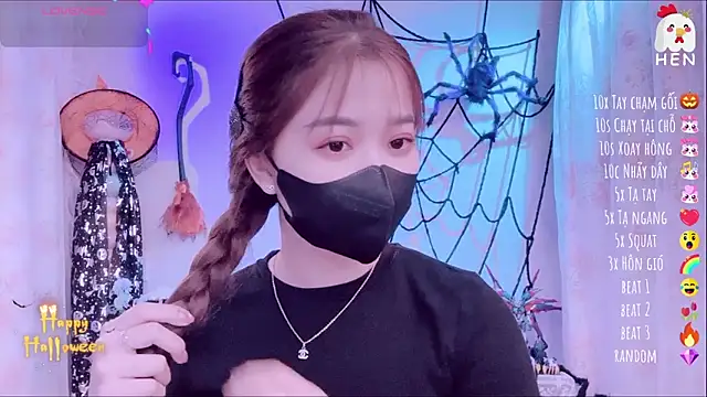 Snapshot of hen237 chatting on 10.29.25 hen237 online show from 10.29.25