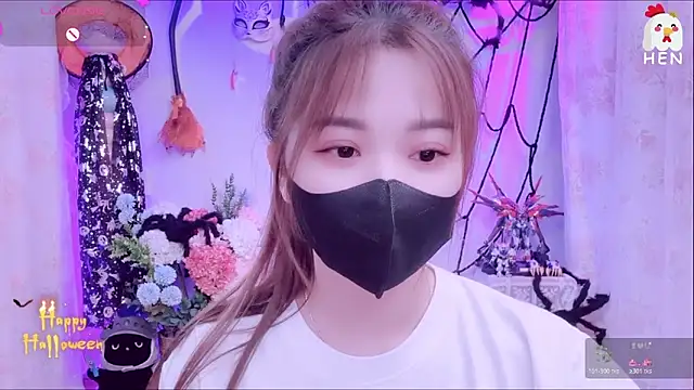 Snapshot of hen237 chatting on 10.31.25 hen237 online show from 10.31.25