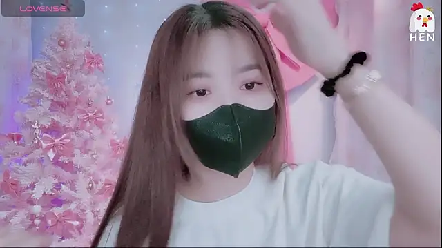 Snapshot of hen237 chatting on 11.28.25 hen237 online show from 11.28.25