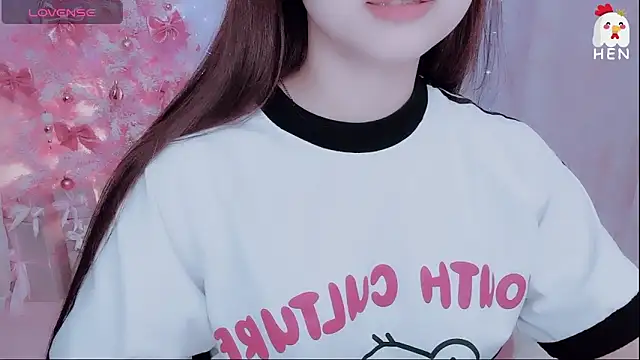 Snapshot of hen237 chatting on 12.04.25 hen237 online show from 12.04.25