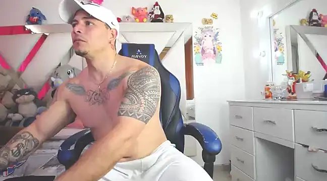 Snapshot of jakson_hot chatting on 12.14.24 jakson hot online show from 12.14.24