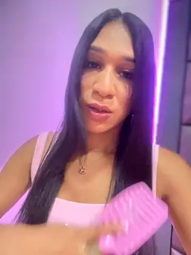 Snapshot of Ashly_Miller chatting on 10.20.25 Ashly Miller online show from 10.20.25