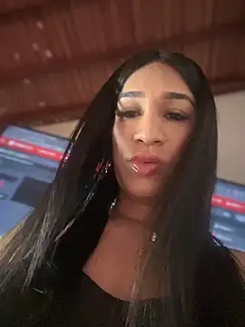 Snapshot of Ashly_Miller chatting on 10.30.25 Ashly Miller online show from 10.30.25