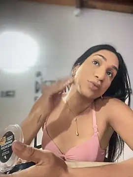 Snapshot of Ashly_Miller chatting on 11.19.25 Ashly Miller online show from 11.19.25