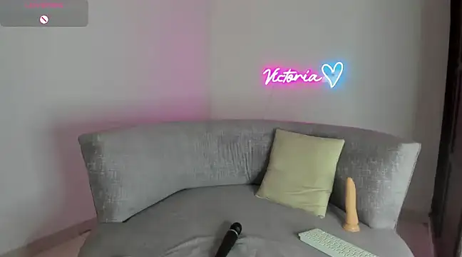 Snapshot of victoria_027 chatting on 02.15.25 victoria 027 online show from 02.15.25