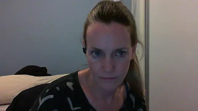 Annylove1 online show from 10.29.25